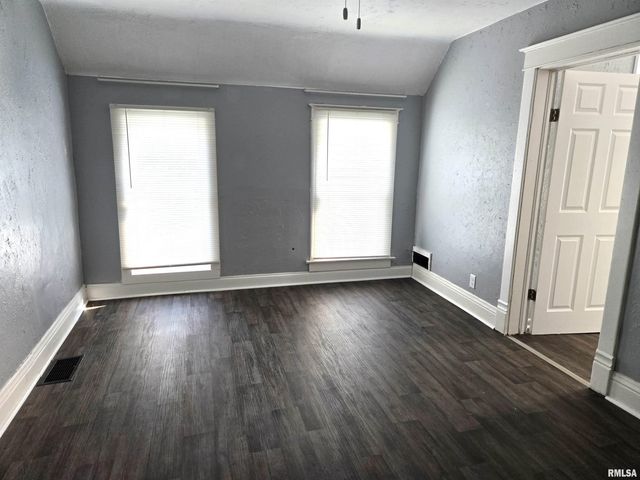 564 S MAIN Street, Canton, IL 61520