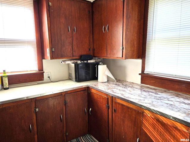 564 S MAIN Street, Canton, IL 61520