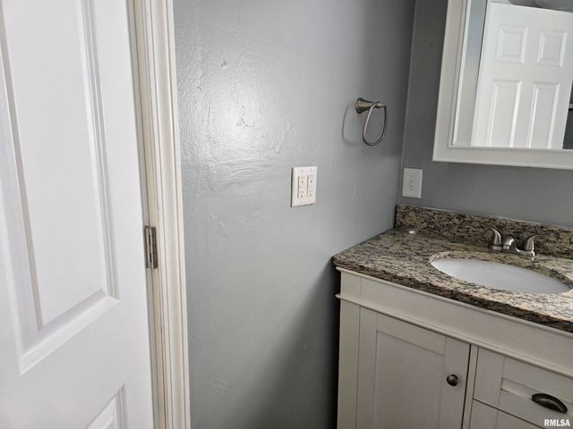 564 S MAIN Street, Canton, IL 61520