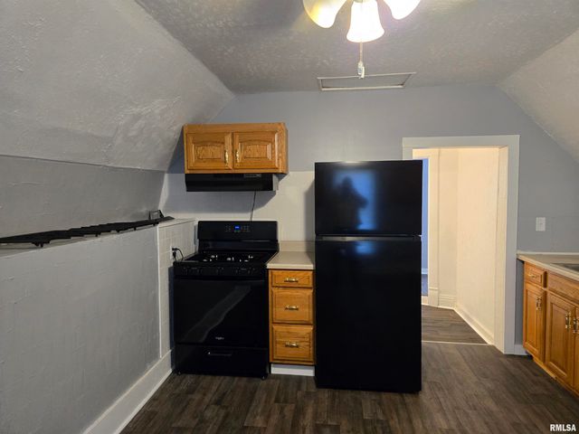 564 S MAIN Street, Canton, IL 61520