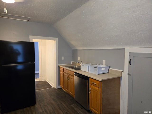 564 S MAIN Street, Canton, IL 61520