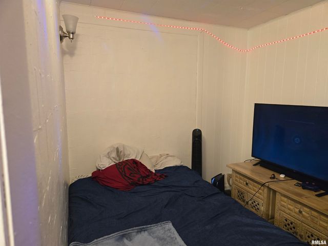 564 S MAIN Street, Canton, IL 61520