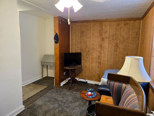 564 S MAIN Street, Canton, IL 61520