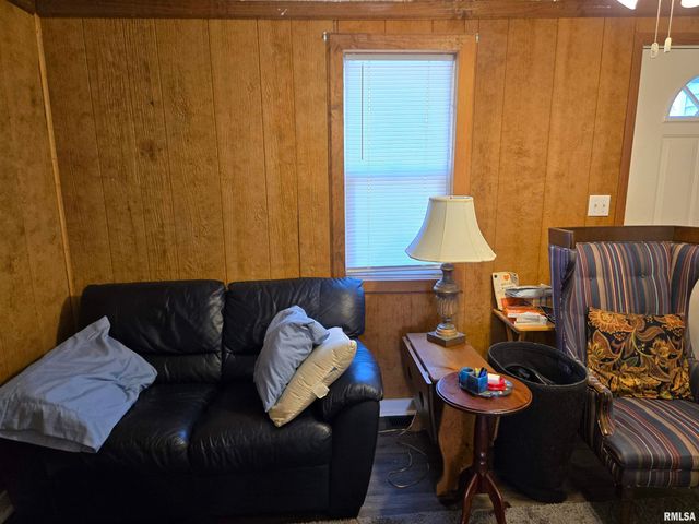 564 S MAIN Street, Canton, IL 61520