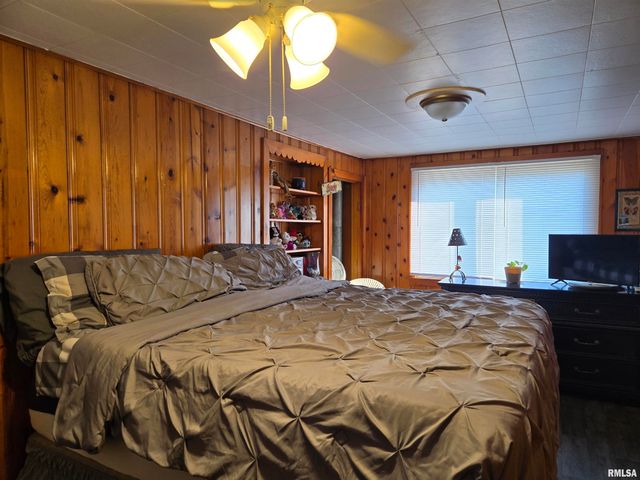 564 S MAIN Street, Canton, IL 61520