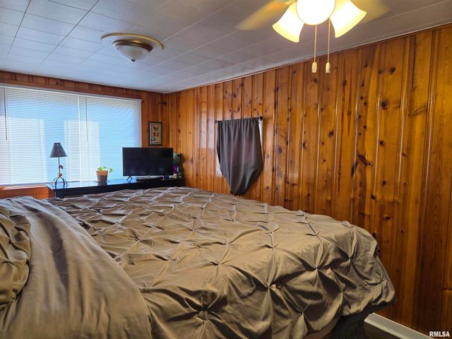 564 S MAIN Street, Canton, IL 61520