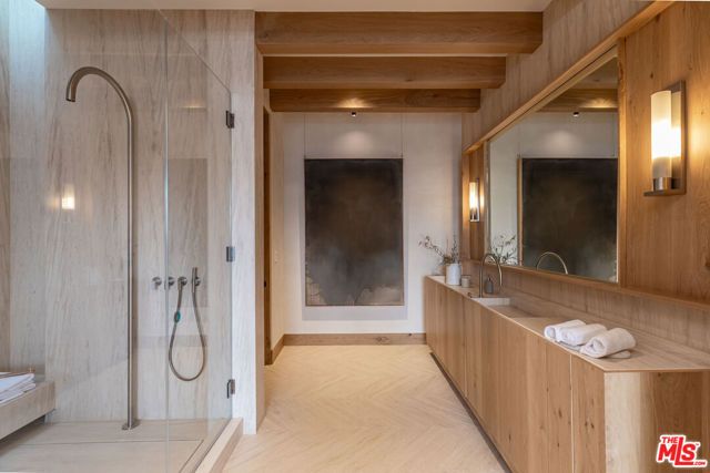 1307 N Doheny Drive, Los Angeles, CA 90069