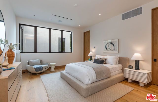 1307 N Doheny Drive, Los Angeles, CA 90069