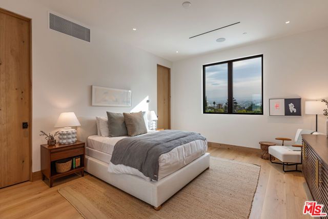 1307 N Doheny Drive, Los Angeles, CA 90069