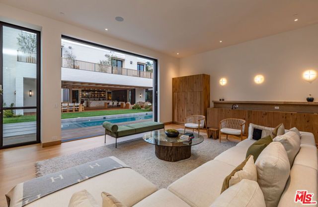 1307 N Doheny Drive, Los Angeles, CA 90069