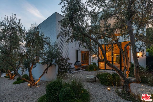 1307 N Doheny Drive, Los Angeles, CA 90069