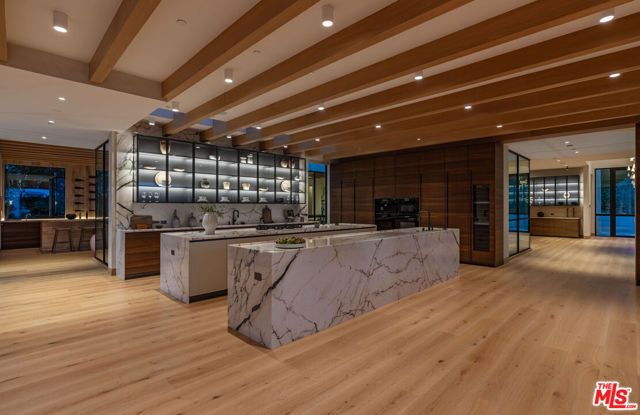 1307 N Doheny Drive, Los Angeles, CA 90069