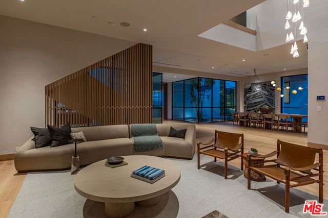 1307 N Doheny Drive, Los Angeles, CA 90069