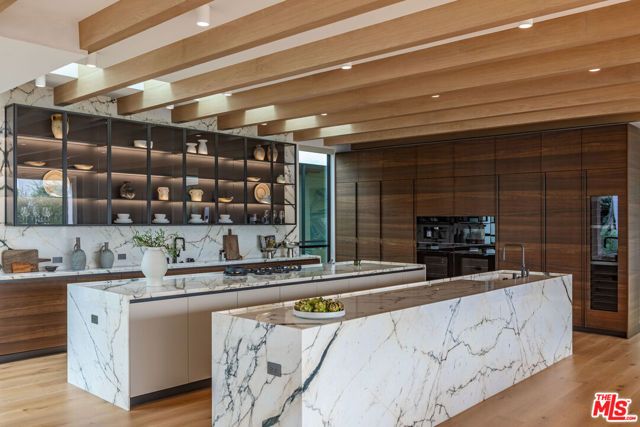 1307 N Doheny Drive, Los Angeles, CA 90069