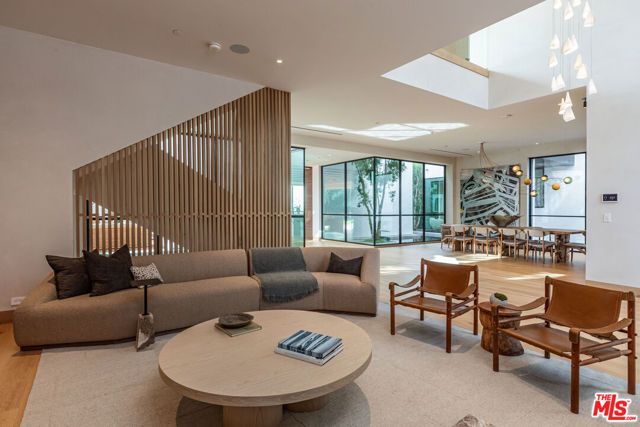 1307 N Doheny Drive, Los Angeles, CA 90069