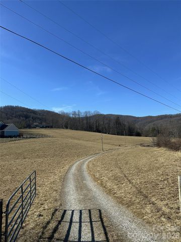 1050 Dale Road, Spruce Pine, NC 28777