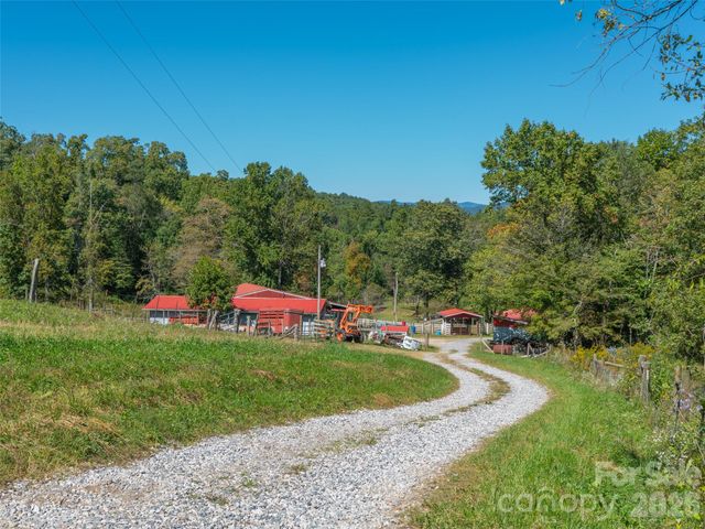 1050 Dale Road, Spruce Pine, NC 28777