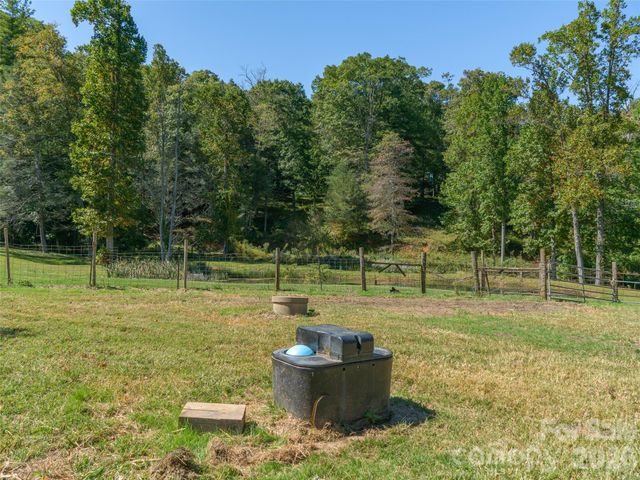 1050 Dale Road, Spruce Pine, NC 28777