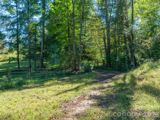 1050 Dale Road, Spruce Pine, NC 28777