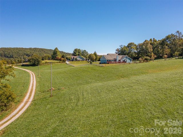 1050 Dale Road, Spruce Pine, NC 28777