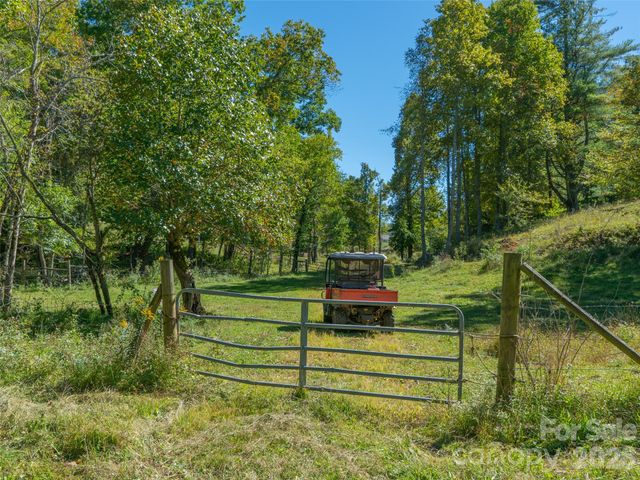 1050 Dale Road, Spruce Pine, NC 28777