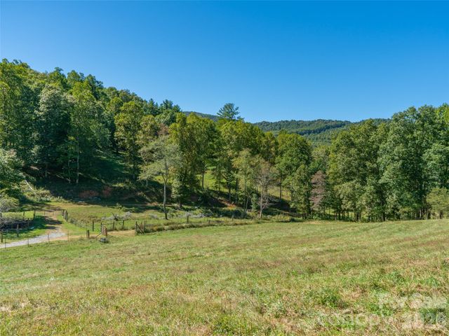 1050 Dale Road, Spruce Pine, NC 28777