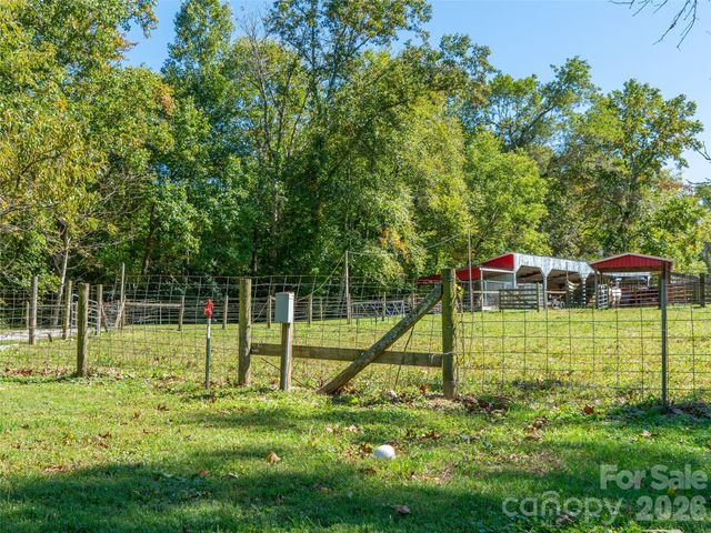 1050 Dale Road, Spruce Pine, NC 28777