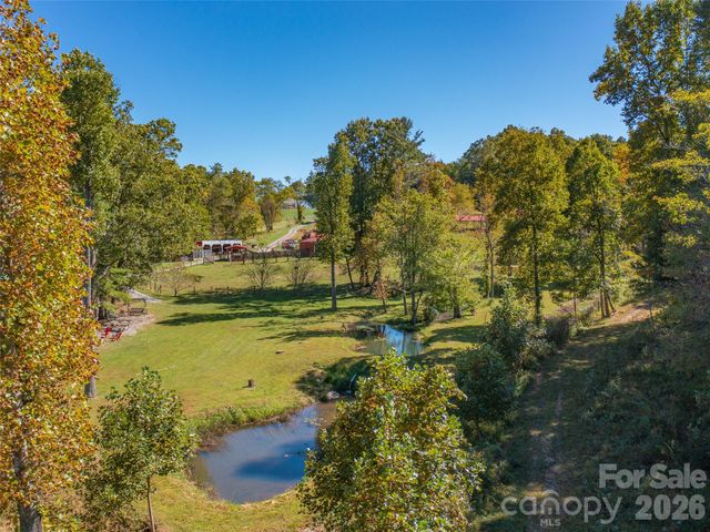1050 Dale Road, Spruce Pine, NC 28777