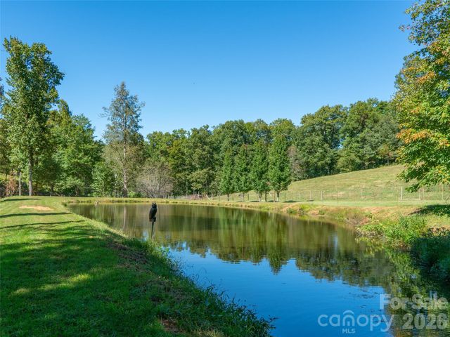 1050 Dale Road, Spruce Pine, NC 28777
