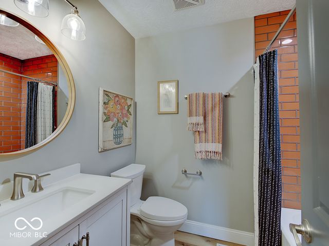 5303 W Thompson Road, Indianapolis, IN 46221