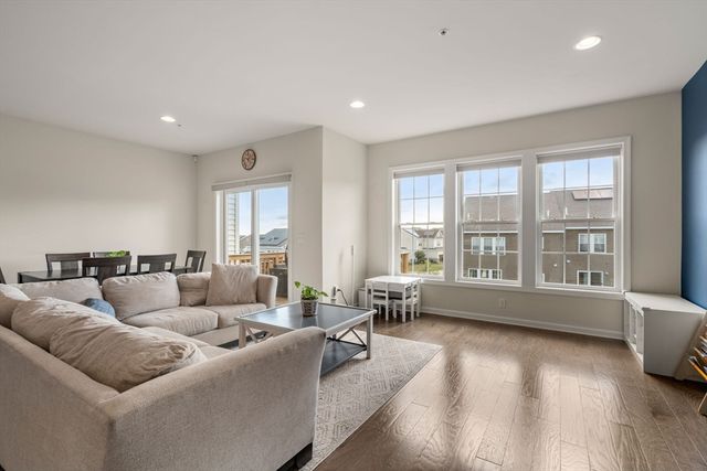 49 Walnut Way 49, Hopkinton, MA 01748