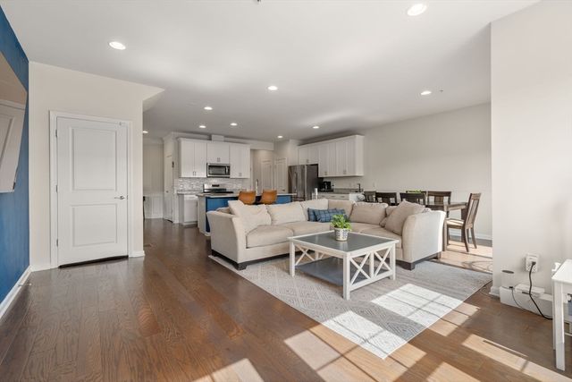 49 Walnut Way 49, Hopkinton, MA 01748