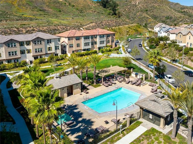 22138 Barrington Way, Saugus, CA 91350