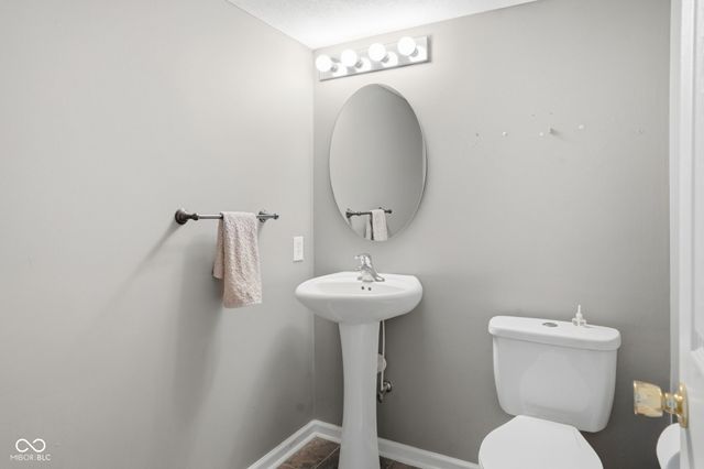 987 Gulf Shore Boulevard, Kokomo, IN 46902