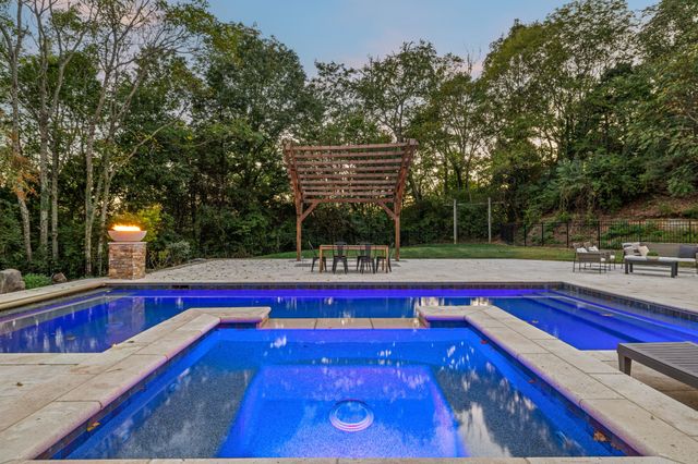 6355 Shadow Ridge Ct, Brentwood, TN 37027