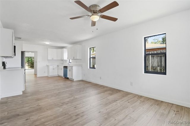 20473 W McKinney Avenue, Dunnellon, FL 34431