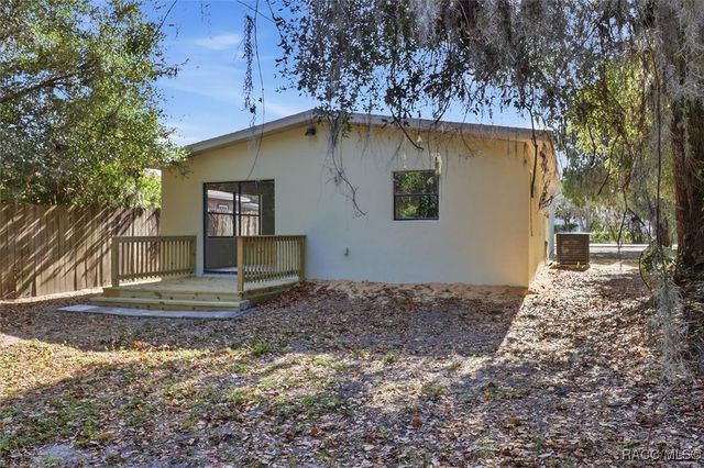 20473 W McKinney Avenue, Dunnellon, FL 34431