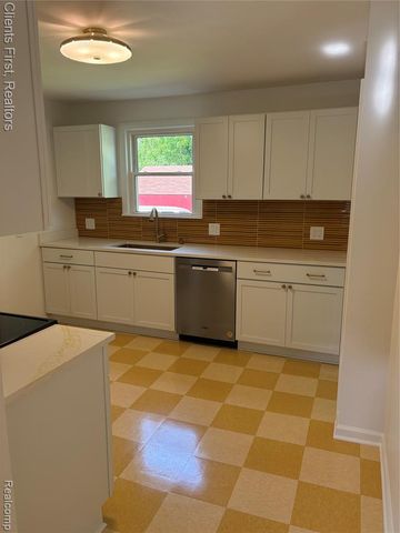 24162 Gleneyrie Drive, Southfield, MI 48033