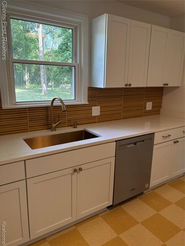 24162 Gleneyrie Drive, Southfield, MI 48033