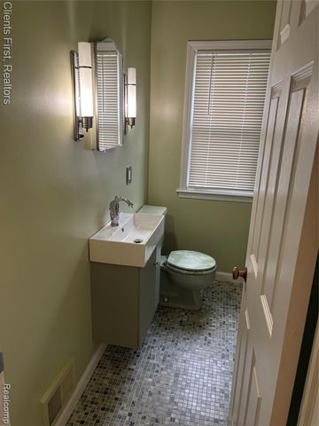 24162 Gleneyrie Drive, Southfield, MI 48033