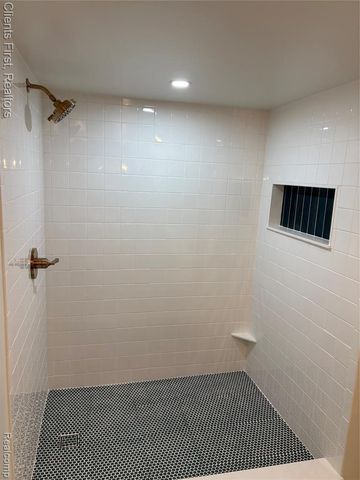 24162 Gleneyrie Drive, Southfield, MI 48033