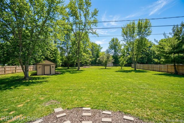 3101 W Maple Avenue, Mundy Township, MI 48507