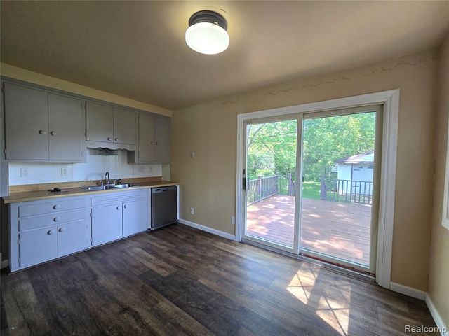 31422 Hazelwood Street, Westland, MI 48186
