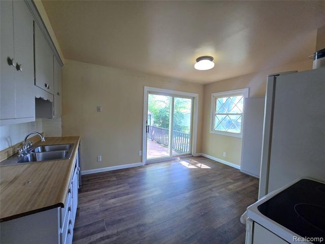 31422 Hazelwood Street, Westland, MI 48186