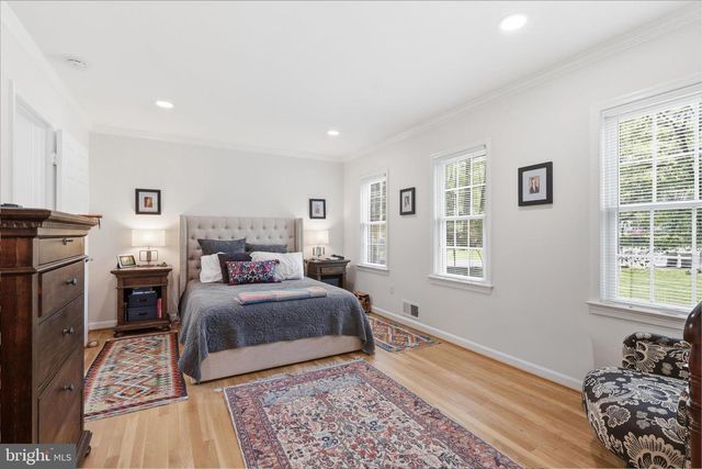 2400 BEEKAY CT, Vienna, VA 22181