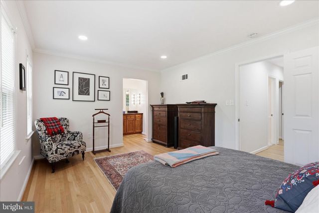 2400 BEEKAY CT, Vienna, VA 22181