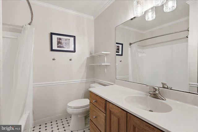 2400 BEEKAY CT, Vienna, VA 22181