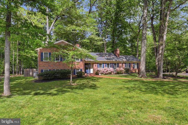 2400 BEEKAY CT, Vienna, VA 22181
