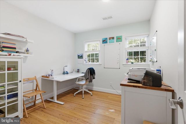 2400 BEEKAY CT, Vienna, VA 22181