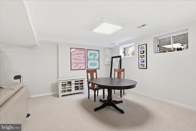 2400 BEEKAY CT, Vienna, VA 22181
